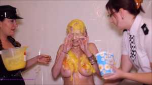 topless-jessie-and-maria-tras_3.jpg